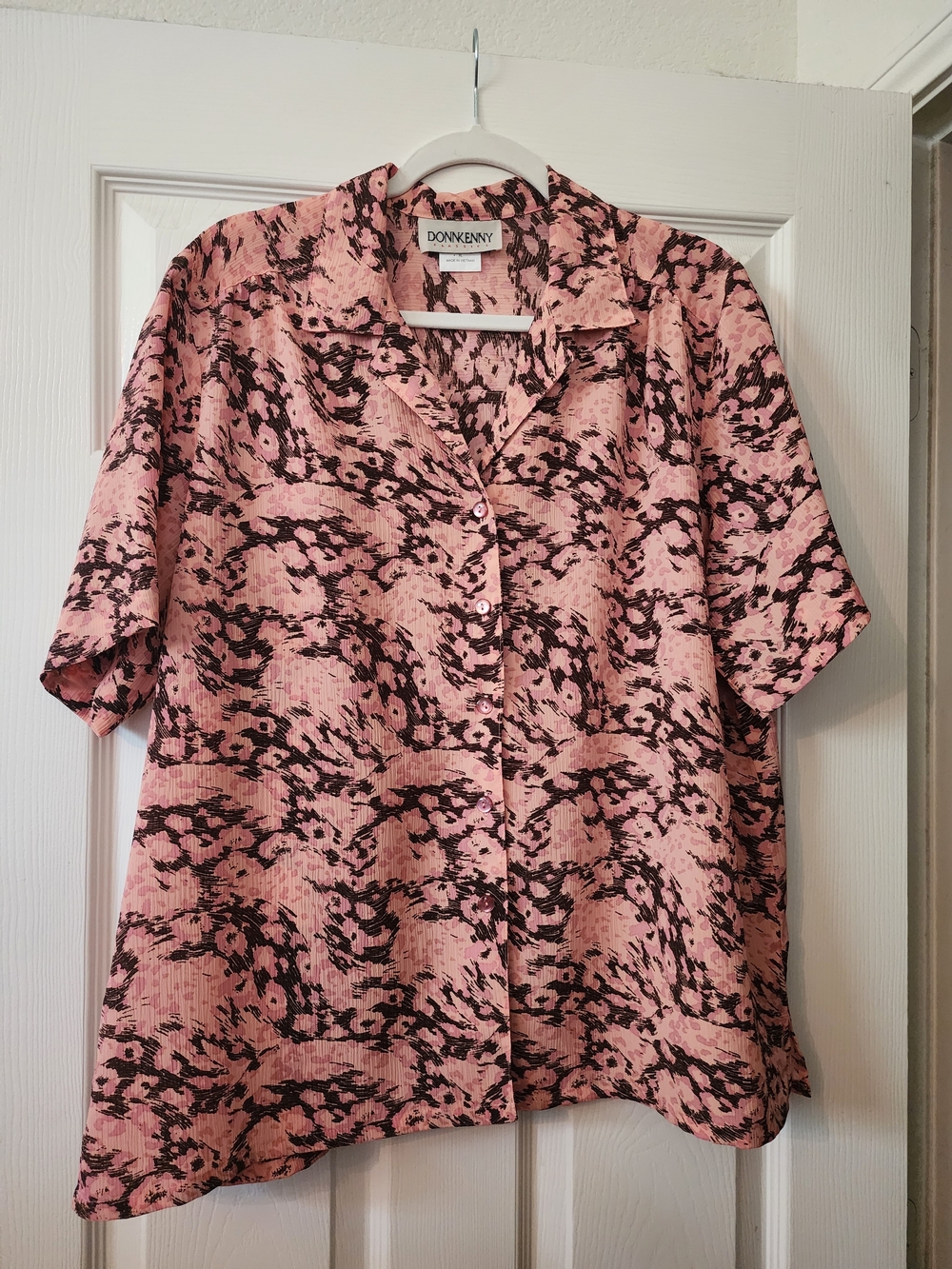 Vintage Donnkenny Woman's Classic Short-Sleeve Button Up Blouse